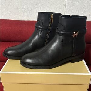 New inbox, Michael Kors, black leather Mindy, flat ankle boots size 8